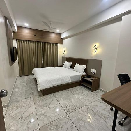 Hotel Fun N Food Bhuj Eksteriør bilde