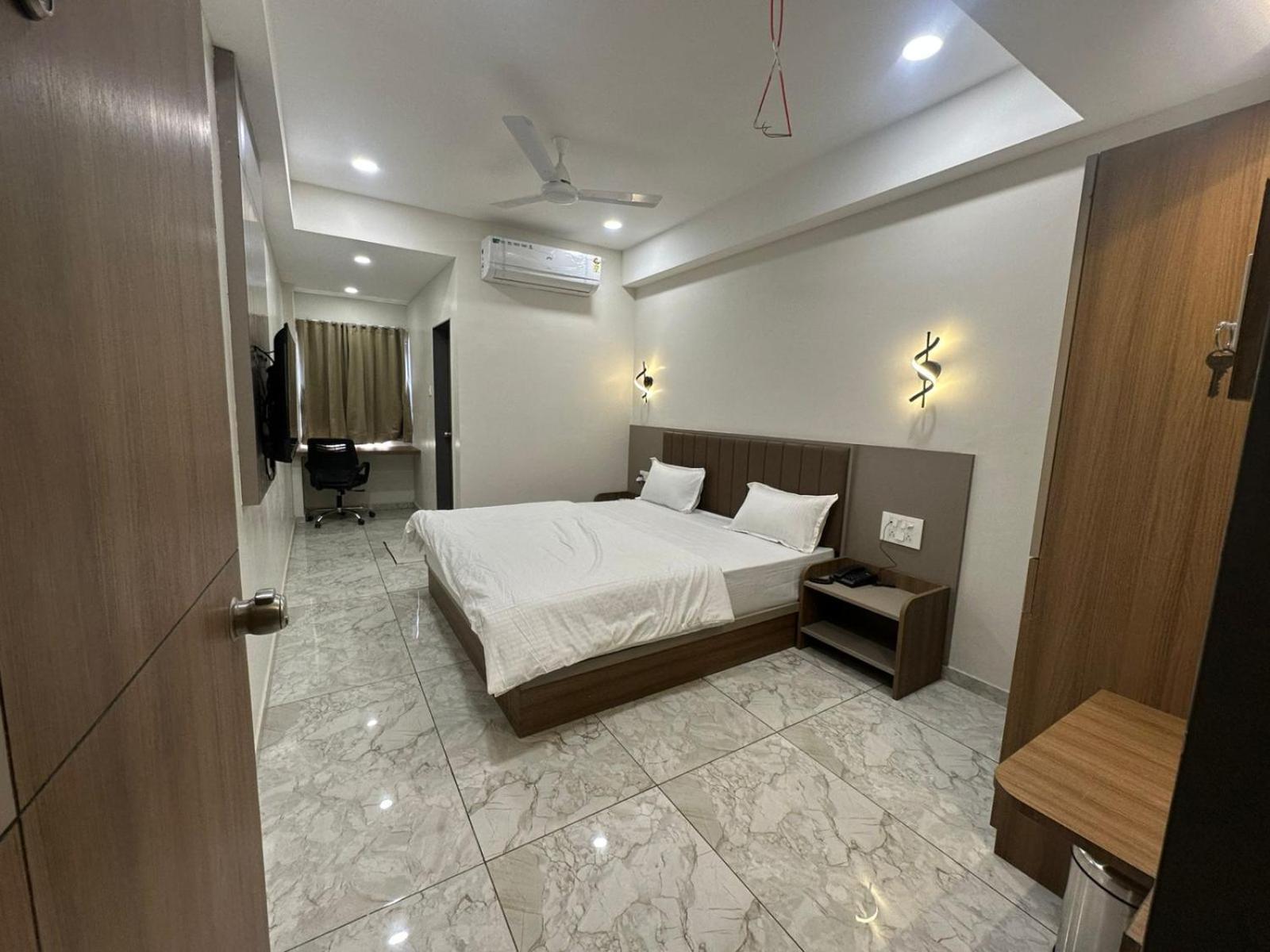 Hotel Fun N Food Bhuj Eksteriør bilde