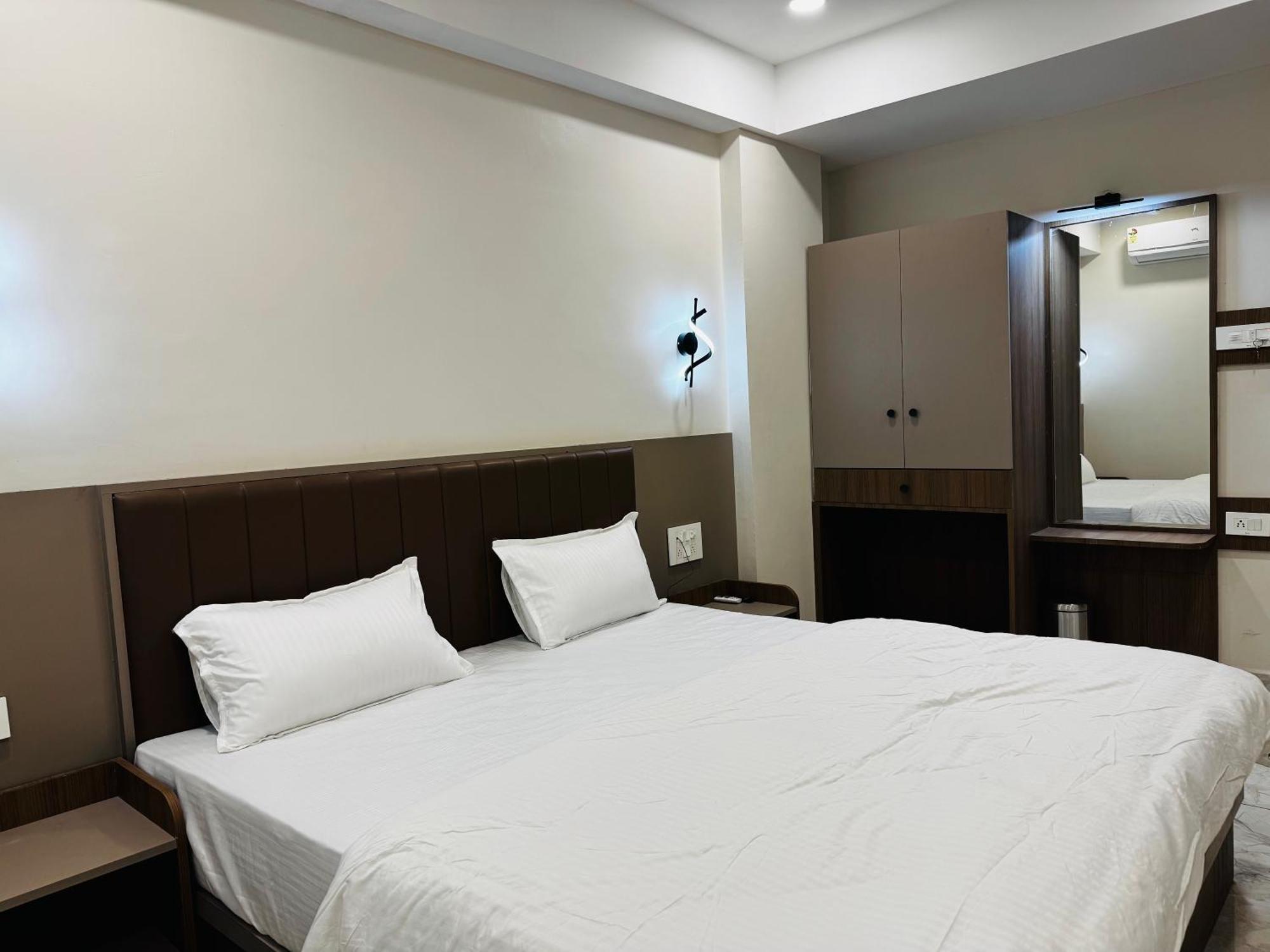 Hotel Fun N Food Bhuj Eksteriør bilde