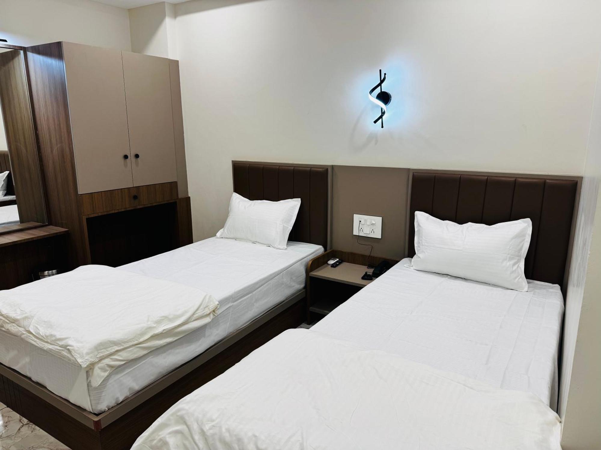 Hotel Fun N Food Bhuj Eksteriør bilde