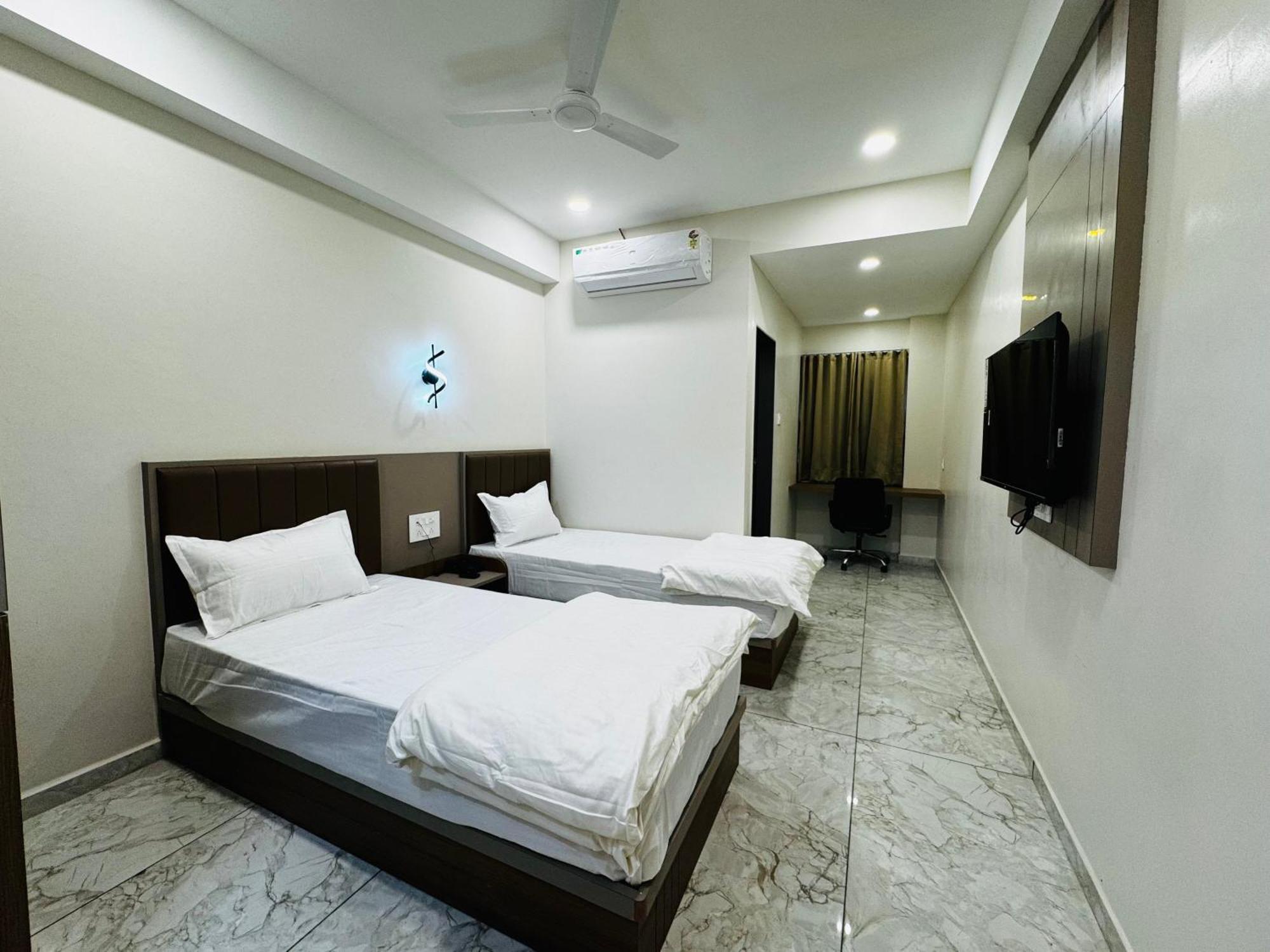 Hotel Fun N Food Bhuj Eksteriør bilde